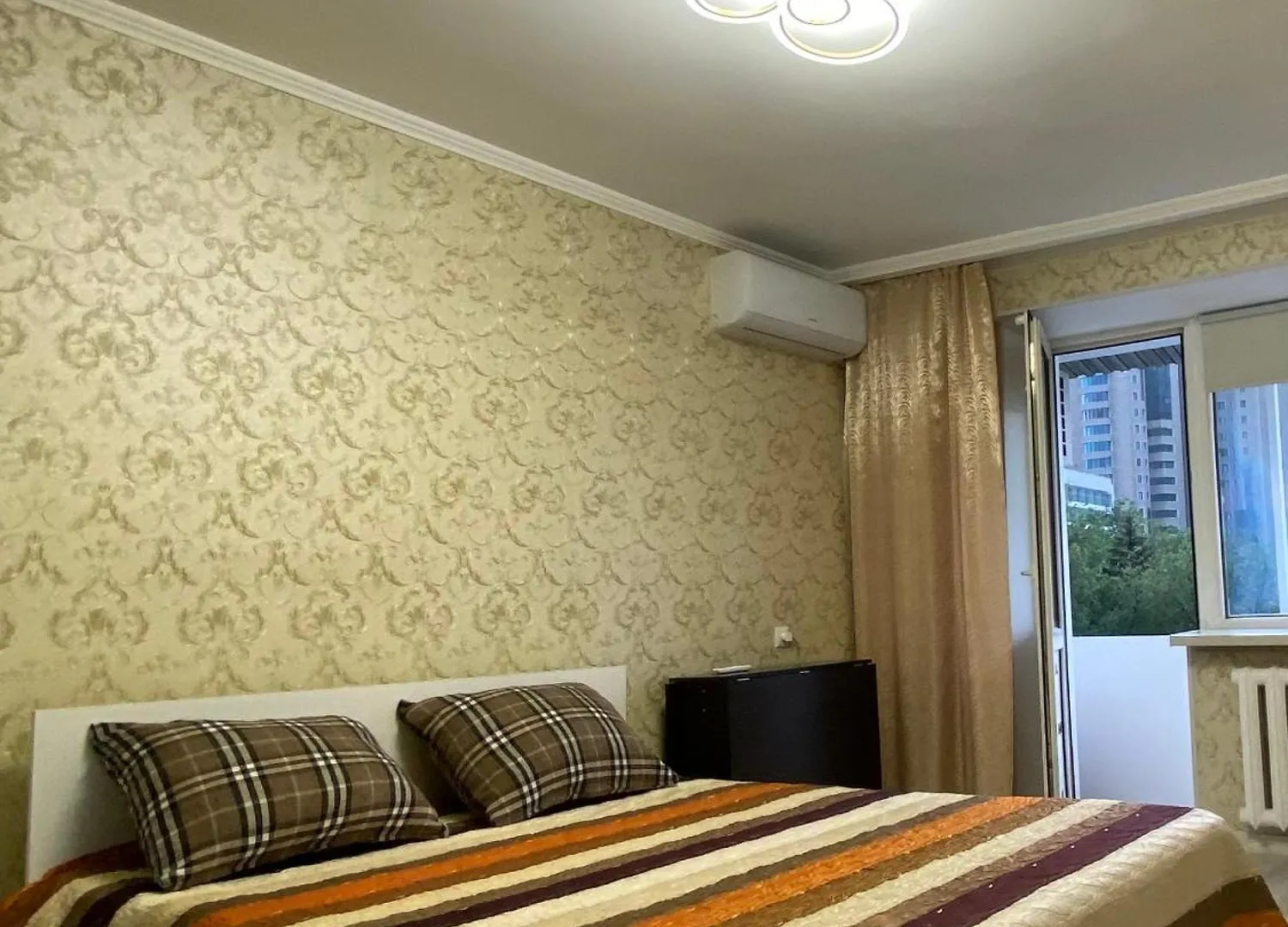 City Center One Bedroom Apartment Almatı
